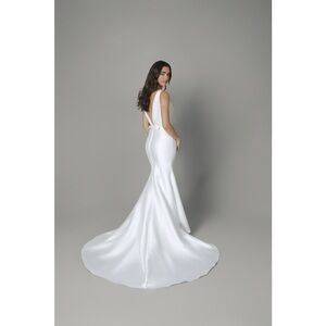 Elegant White Wedding Dress